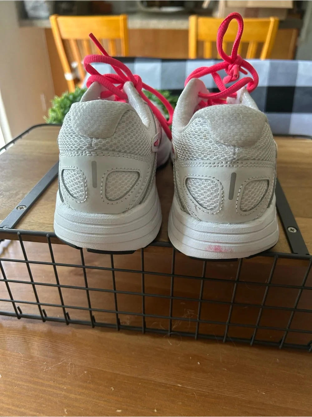 Nike Dart 10 Women's 9 Running Shoes White Pink Mesh Athletic